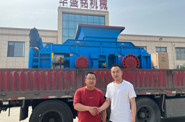 河(he)南(nan)客戶(hu)試機后決定投産液(ye)壓對輥機(ji)