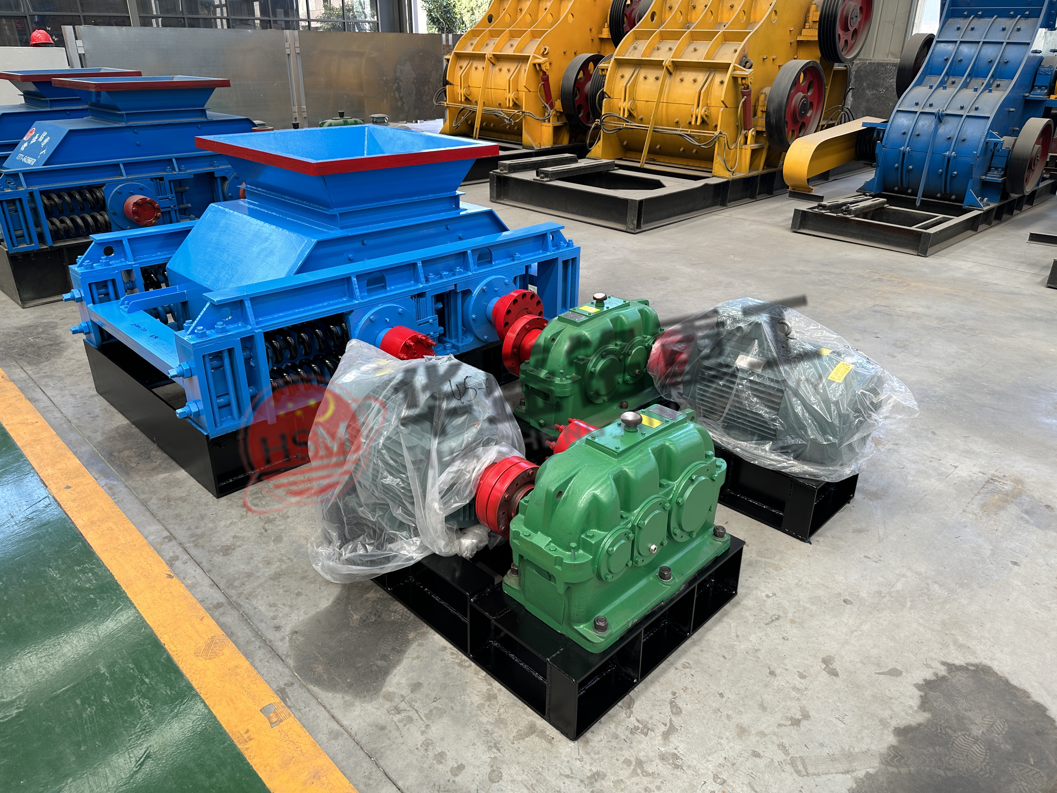 鈦(tai)鐵破(po)碎機,鐵鑛破碎(sui)機(ji)價(jia)格,鈦鐵(tie)雙(shuang)齒輥(gun)破碎機廠傢(jia),鈦鐵(tie)破(po)碎機(ji)型號(hao)