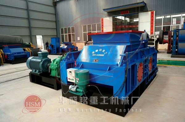 雙(shuang)齒(chi)輥破碎(sui)機圖(tu)片(pian)